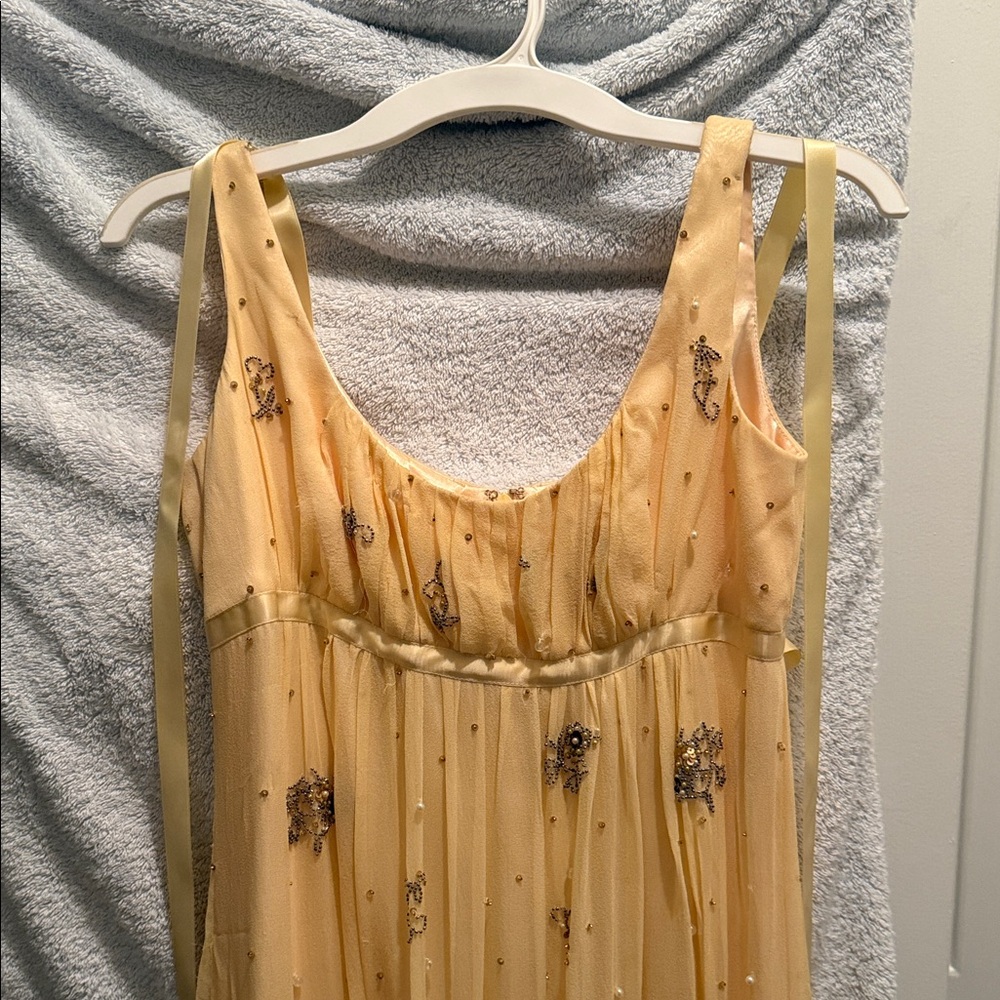 Elegant Yellow Sleeveless Dress